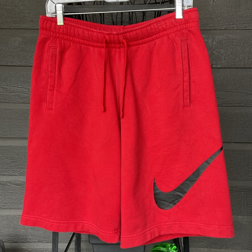 Men’s NIKE Club Fleece Shorts L